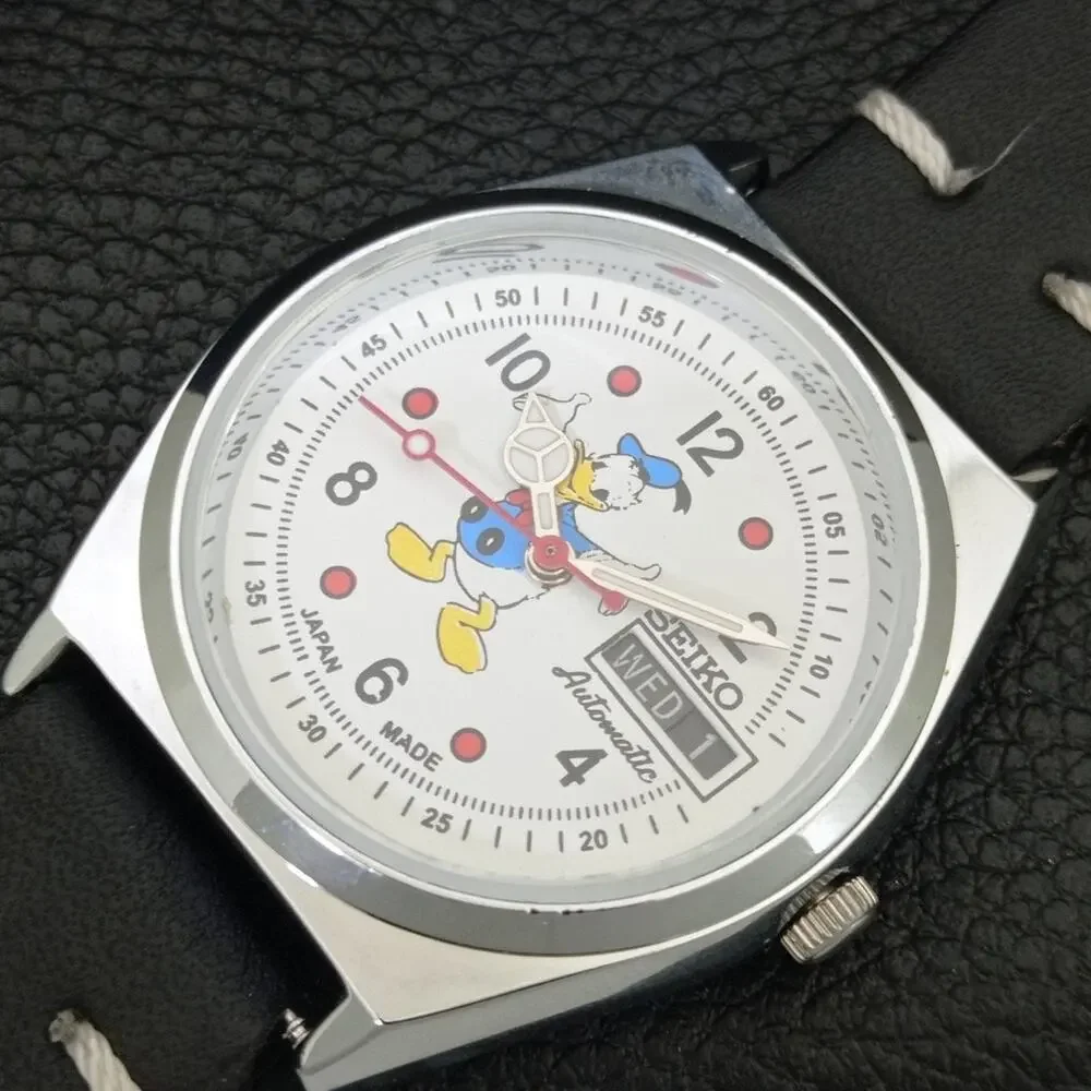 Vintage 1982 Seiko Automatic Mens Silver Watch W/daydate & Red Accents